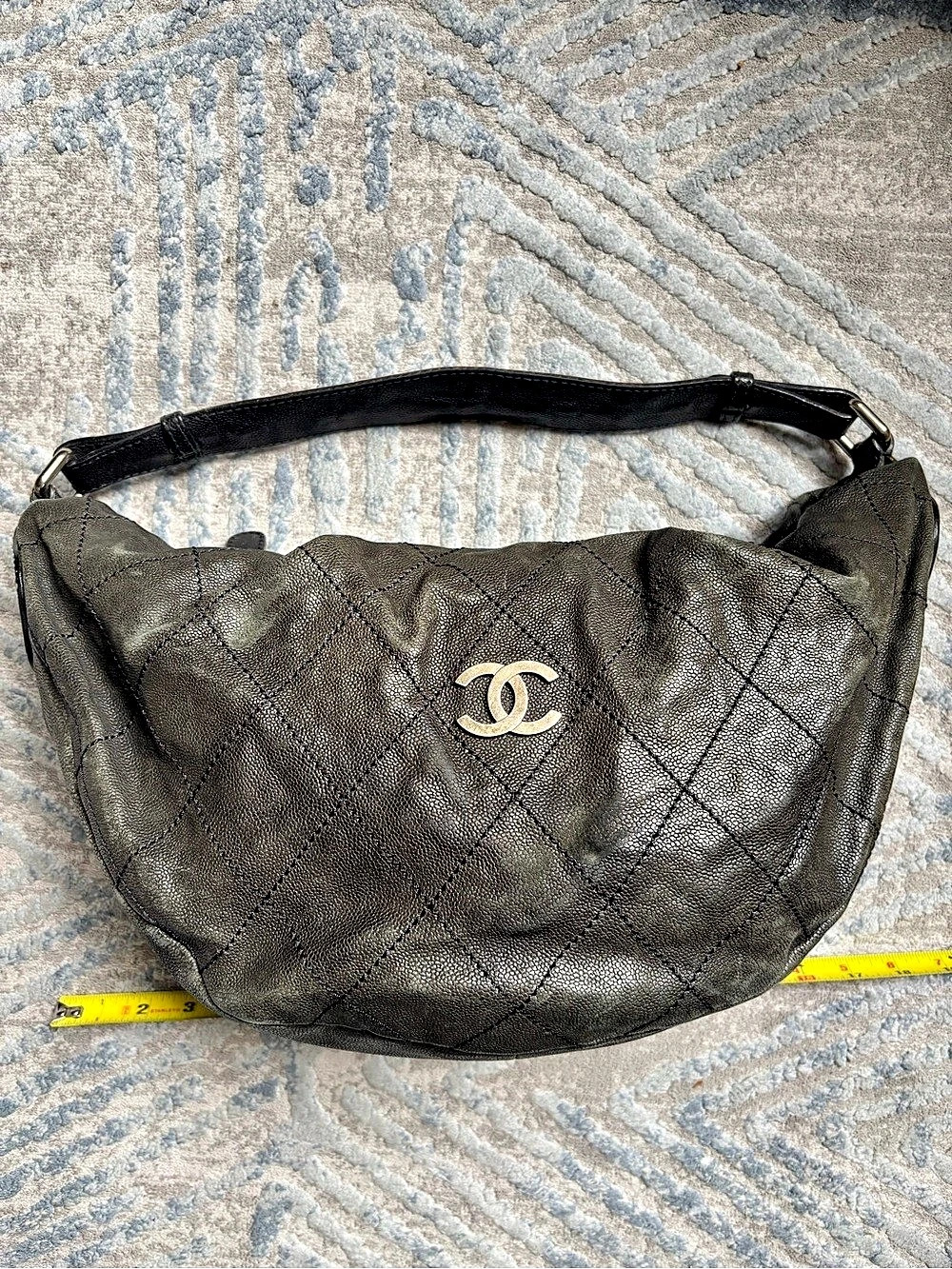Chanel 25 Small Hobo Bag Quilted Shoulder Bag in Black